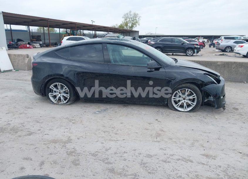 Photo 14 of 2022 Tesla Model Y LONG RANGE DUAL MOTOR ALL-WHEEL DRIVE (VIN 7SAYGDEE6NA004556)