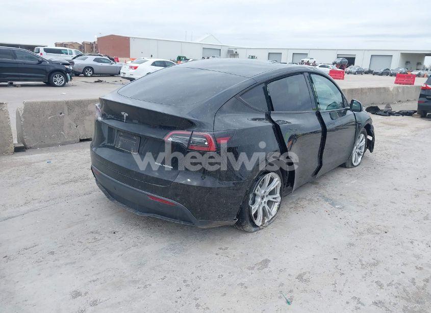 Photo 4 of 2022 Tesla Model Y LONG RANGE DUAL MOTOR ALL-WHEEL DRIVE (VIN 7SAYGDEE6NA004556)