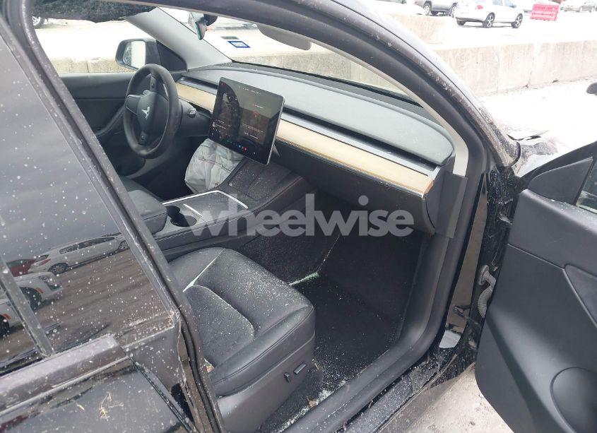 Photo 5 of 2022 Tesla Model Y LONG RANGE DUAL MOTOR ALL-WHEEL DRIVE (VIN 7SAYGDEE6NA004556)