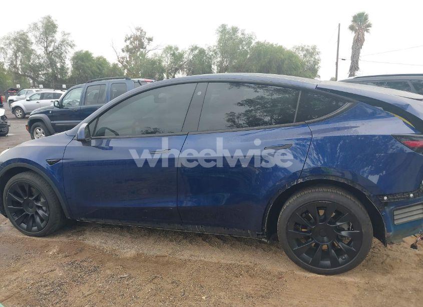 Photo 15 of 2022 Tesla Model Y LONG RANGE DUAL MOTOR ALL-WHEEL DRIVE (VIN 7SAYGDEE6NA021115)