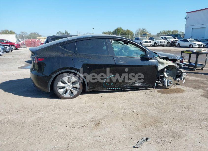 Photo 13 of 2022 Tesla Model Y LONG RANGE DUAL MOTOR ALL-WHEEL DRIVE (VIN 7SAYGDEE6NF313947)