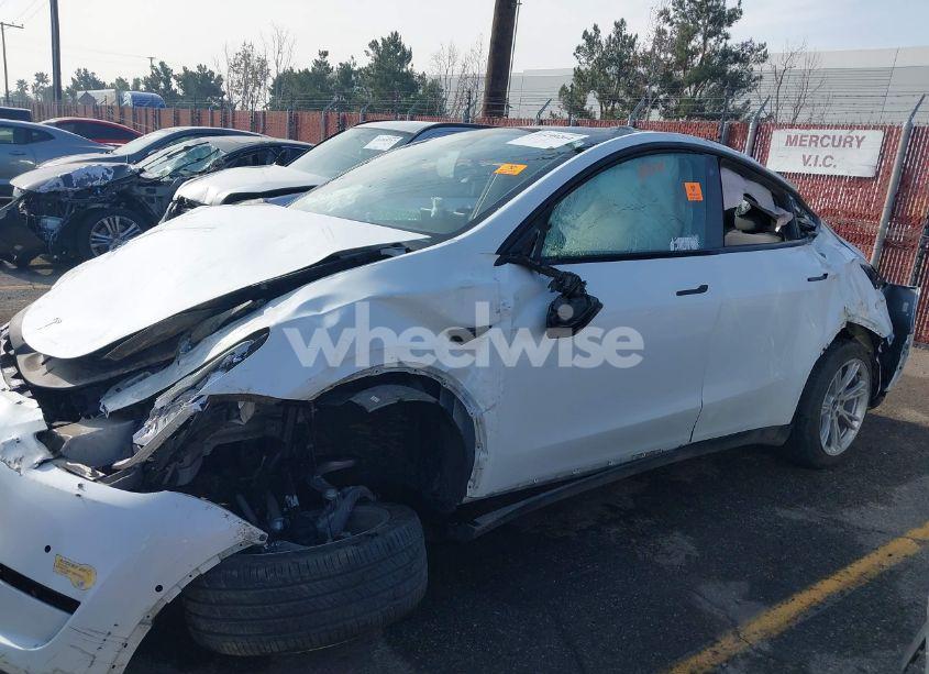 Photo 13 of 2022 Tesla Model Y LONG RANGE DUAL MOTOR ALL-WHEEL DRIVE (VIN 7SAYGDEE6NF446529)