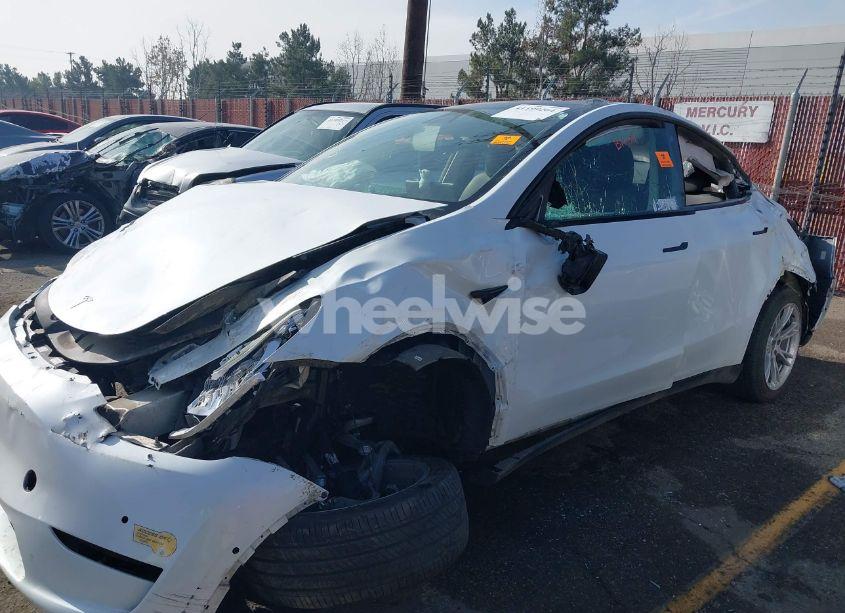 Photo 6 of 2022 Tesla Model Y LONG RANGE DUAL MOTOR ALL-WHEEL DRIVE (VIN 7SAYGDEE6NF446529)