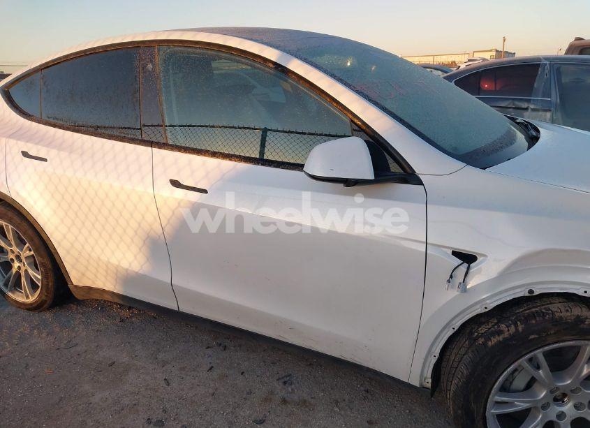 Photo 13 of 2023 Tesla Model Y AWD/LONG RANGE DUAL MOTOR ALL-WHEEL DRIVE (VIN 7SAYGDEE6PA061228)