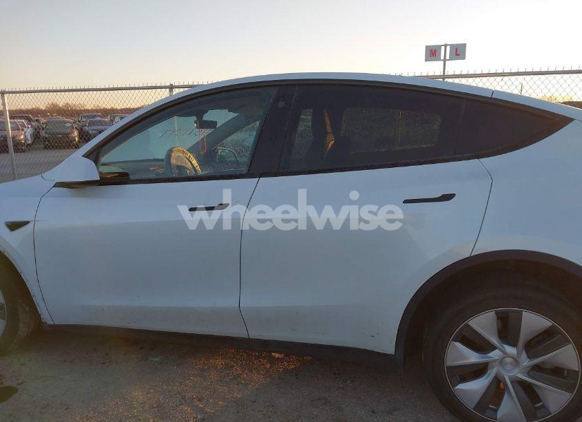 Photo 14 of 2023 Tesla Model Y AWD/LONG RANGE DUAL MOTOR ALL-WHEEL DRIVE (VIN 7SAYGDEE6PA061228)