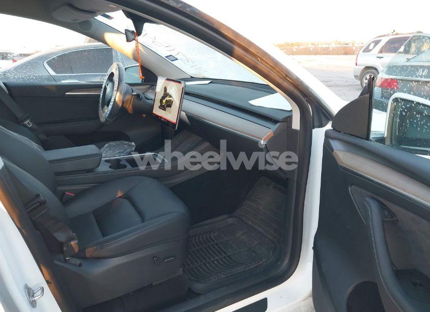 Photo 5 of 2023 Tesla Model Y AWD/LONG RANGE DUAL MOTOR ALL-WHEEL DRIVE (VIN 7SAYGDEE6PA061228)