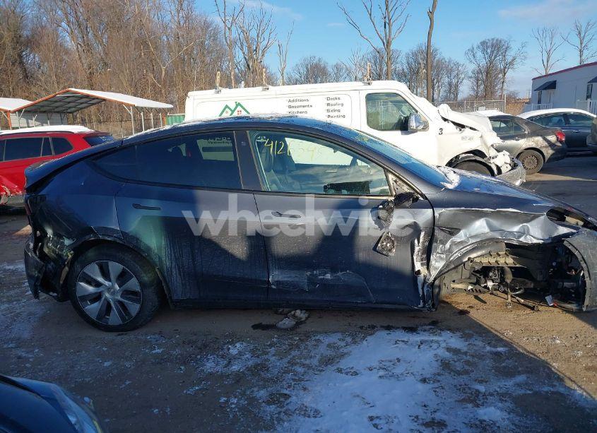 Photo 13 of 2023 Tesla Model Y AWD/LONG RANGE DUAL MOTOR ALL-WHEEL DRIVE (VIN 7SAYGDEE6PA081947)