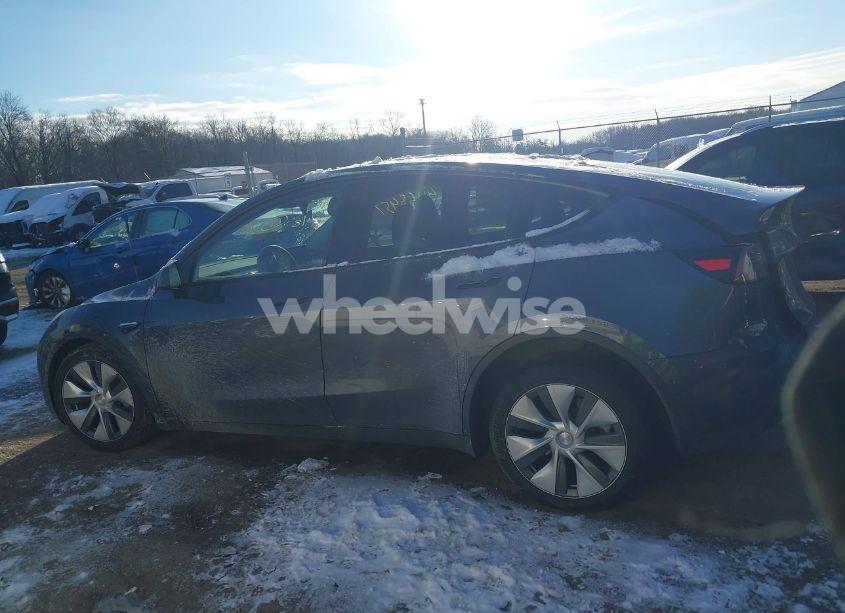 Photo 14 of 2023 Tesla Model Y AWD/LONG RANGE DUAL MOTOR ALL-WHEEL DRIVE (VIN 7SAYGDEE6PA081947)