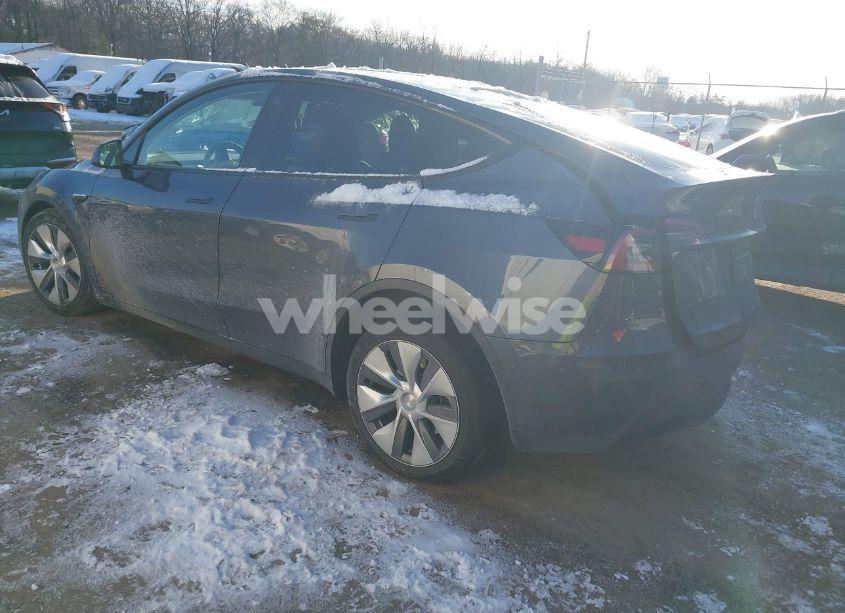 Photo 3 of 2023 Tesla Model Y AWD/LONG RANGE DUAL MOTOR ALL-WHEEL DRIVE (VIN 7SAYGDEE6PA081947)