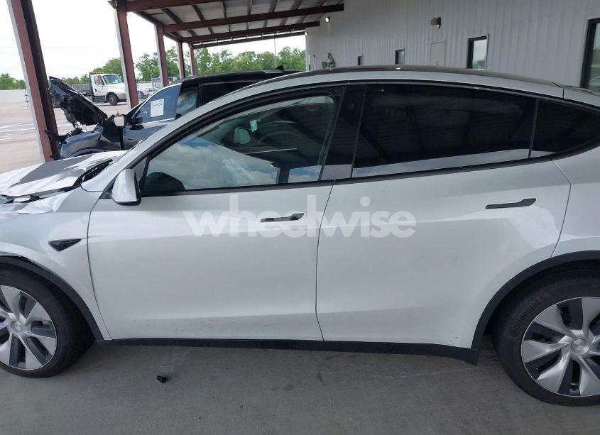 Photo 15 of 2023 Tesla Model Y AWD/LONG RANGE DUAL MOTOR ALL-WHEEL DRIVE (VIN 7SAYGDEE6PA088073)