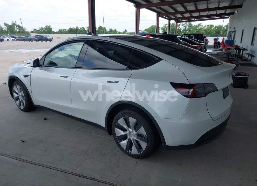 Photo 3 of 2023 Tesla Model Y AWD/LONG RANGE DUAL MOTOR ALL-WHEEL DRIVE (VIN 7SAYGDEE6PA088073)