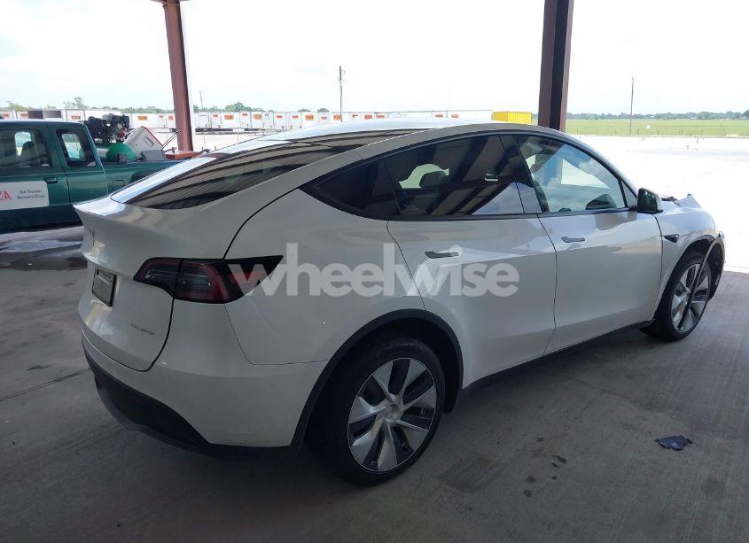 Photo 4 of 2023 Tesla Model Y AWD/LONG RANGE DUAL MOTOR ALL-WHEEL DRIVE (VIN 7SAYGDEE6PA088073)