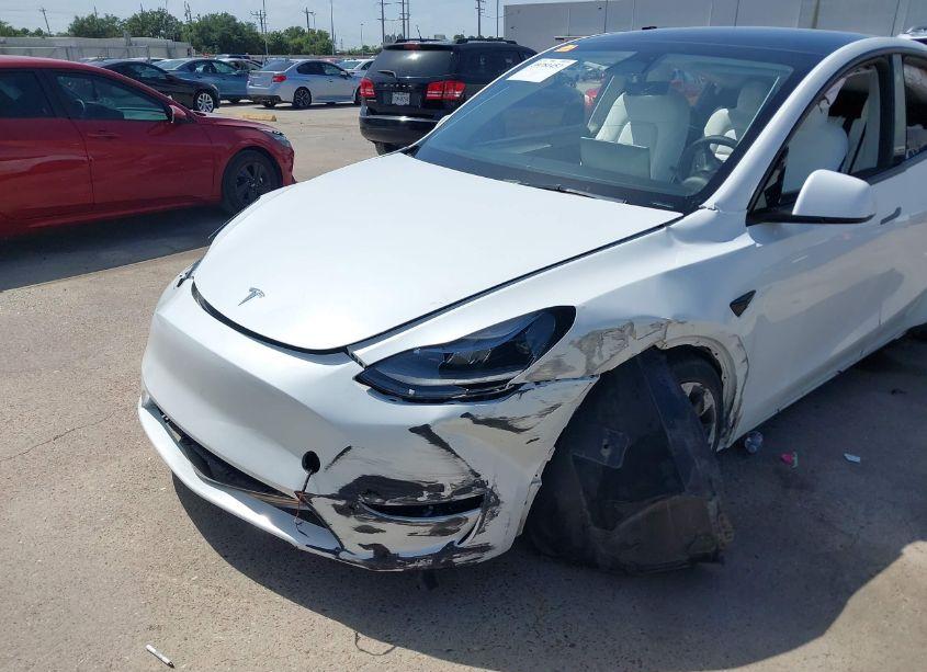 Photo 6 of 2023 Tesla Model Y AWD/LONG RANGE DUAL MOTOR ALL-WHEEL DRIVE (VIN 7SAYGDEE6PF632347)