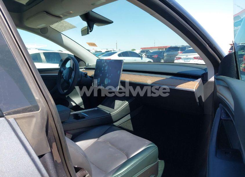 Photo 5 of 2023 Tesla Model Y AWD/LONG RANGE DUAL MOTOR ALL-WHEEL DRIVE (VIN 7SAYGDEE6PF691155)