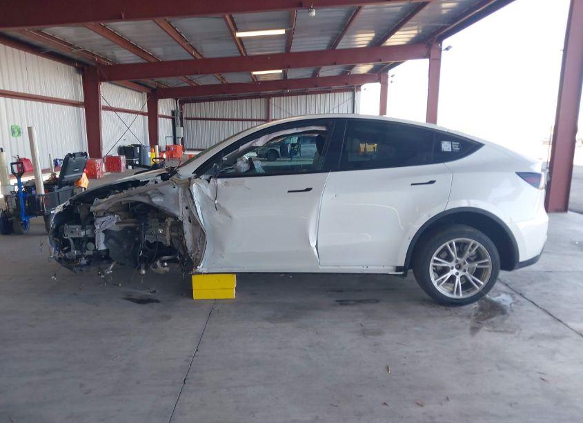 Photo 15 of 2023 Tesla Model Y AWD/LONG RANGE DUAL MOTOR ALL-WHEEL DRIVE (VIN 7SAYGDEE6PF742623)