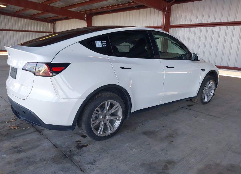 Photo 4 of 2023 Tesla Model Y AWD/LONG RANGE DUAL MOTOR ALL-WHEEL DRIVE (VIN 7SAYGDEE6PF742623)