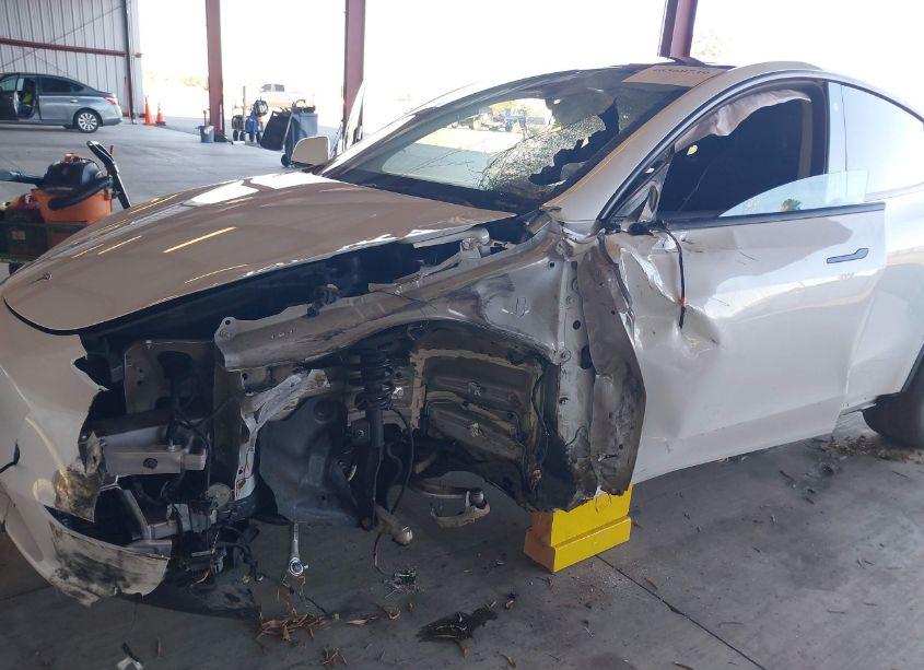 Photo 6 of 2023 Tesla Model Y AWD/LONG RANGE DUAL MOTOR ALL-WHEEL DRIVE (VIN 7SAYGDEE6PF742623)