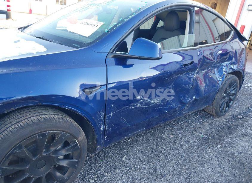 Photo 6 of 2023 Tesla Model Y AWD/LONG RANGE DUAL MOTOR ALL-WHEEL DRIVE (VIN 7SAYGDEE6PF804764)