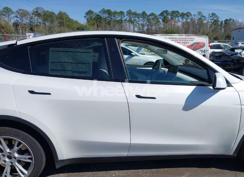 Photo 13 of 2023 Tesla Model Y AWD/LONG RANGE DUAL MOTOR ALL-WHEEL DRIVE (VIN 7SAYGDEE6PF873695)
