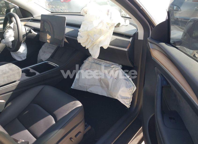 Photo 5 of 2023 Tesla Model Y AWD/LONG RANGE DUAL MOTOR ALL-WHEEL DRIVE (VIN 7SAYGDEE6PF942921)