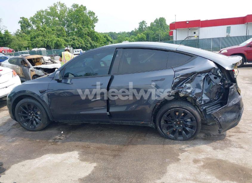Photo 15 of 2024 Tesla Model Y LONG RANGE DUAL MOTOR ALL-WHEEL DRIVE (VIN 7SAYGDEE6RA226536)
