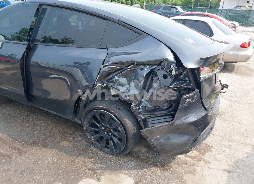 Photo 6 of 2024 Tesla Model Y LONG RANGE DUAL MOTOR ALL-WHEEL DRIVE (VIN 7SAYGDEE6RA226536)