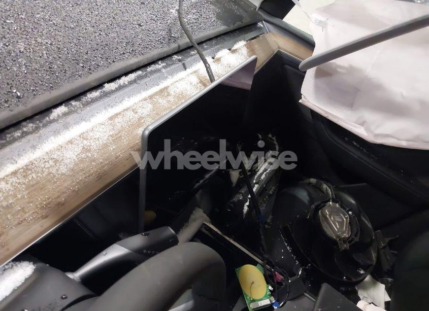 Photo 14 of 2024 Tesla Model Y LONG RANGE DUAL MOTOR ALL-WHEEL DRIVE (VIN 7SAYGDEE6RA251193)