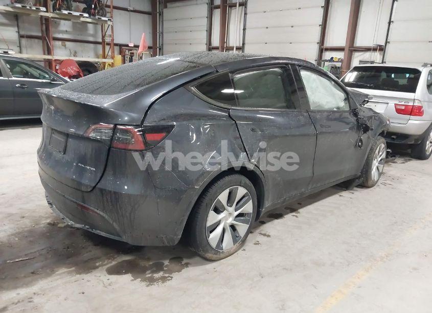 Photo 4 of 2024 Tesla Model Y LONG RANGE DUAL MOTOR ALL-WHEEL DRIVE (VIN 7SAYGDEE6RA251193)