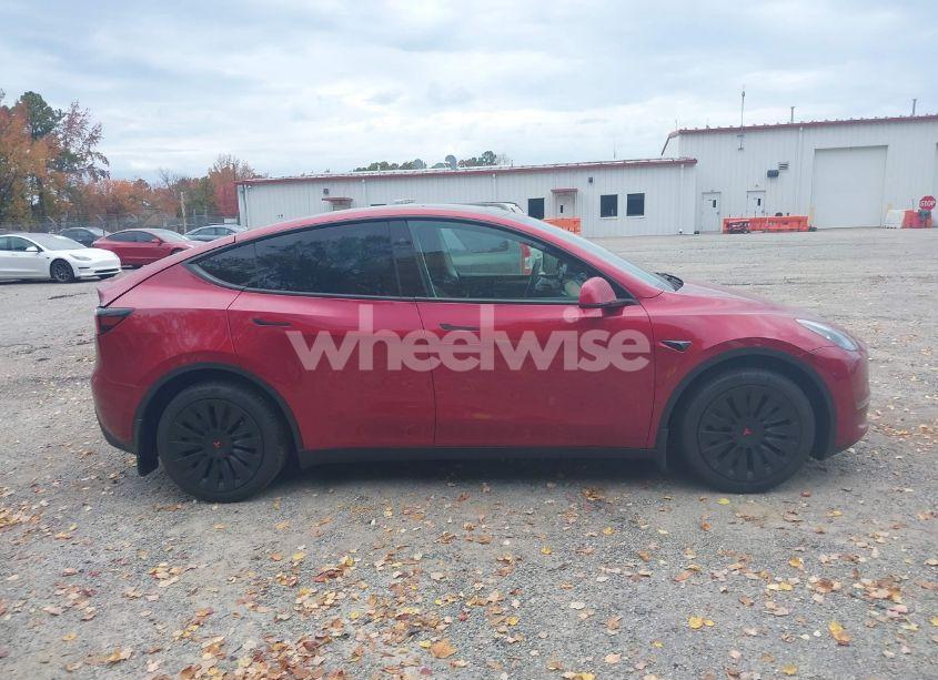 Photo 13 of 2024 Tesla Model Y LONG RANGE DUAL MOTOR ALL-WHEEL DRIVE (VIN 7SAYGDEE6RA310761)