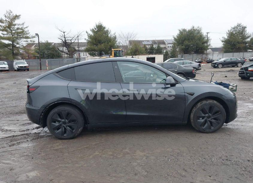 Photo 13 of 2024 Tesla Model Y LONG RANGE DUAL MOTOR ALL-WHEEL DRIVE (VIN 7SAYGDEE6RA329410)