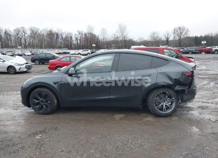 Photo 14 of 2024 Tesla Model Y LONG RANGE DUAL MOTOR ALL-WHEEL DRIVE (VIN 7SAYGDEE6RA329410)