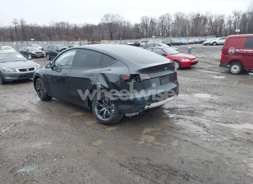 Photo 3 of 2024 Tesla Model Y LONG RANGE DUAL MOTOR ALL-WHEEL DRIVE (VIN 7SAYGDEE6RA329410)