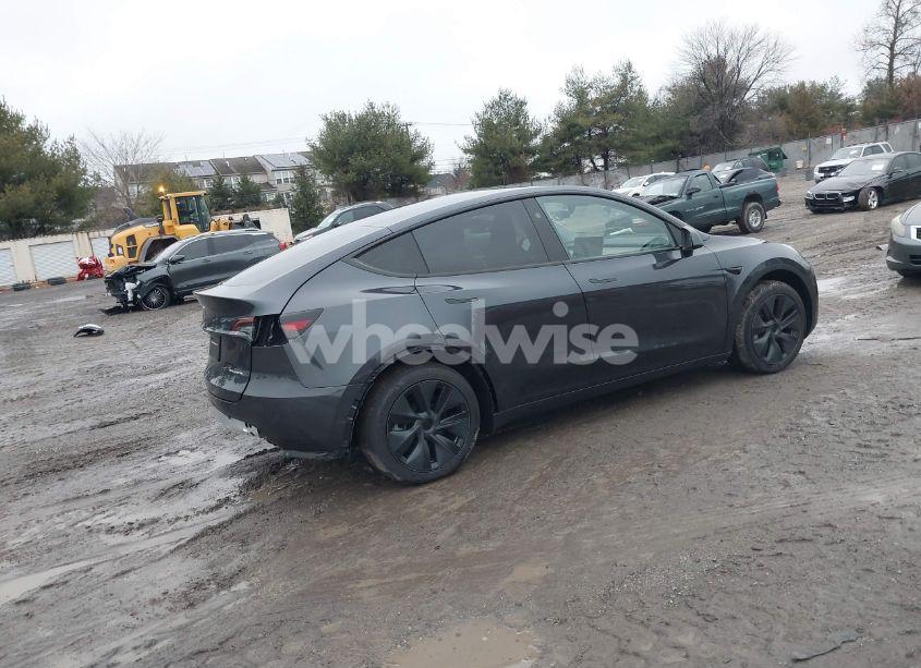 Photo 4 of 2024 Tesla Model Y LONG RANGE DUAL MOTOR ALL-WHEEL DRIVE (VIN 7SAYGDEE6RA329410)