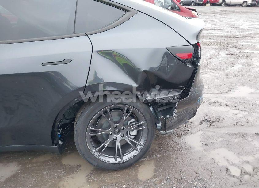 Photo 6 of 2024 Tesla Model Y LONG RANGE DUAL MOTOR ALL-WHEEL DRIVE (VIN 7SAYGDEE6RA329410)