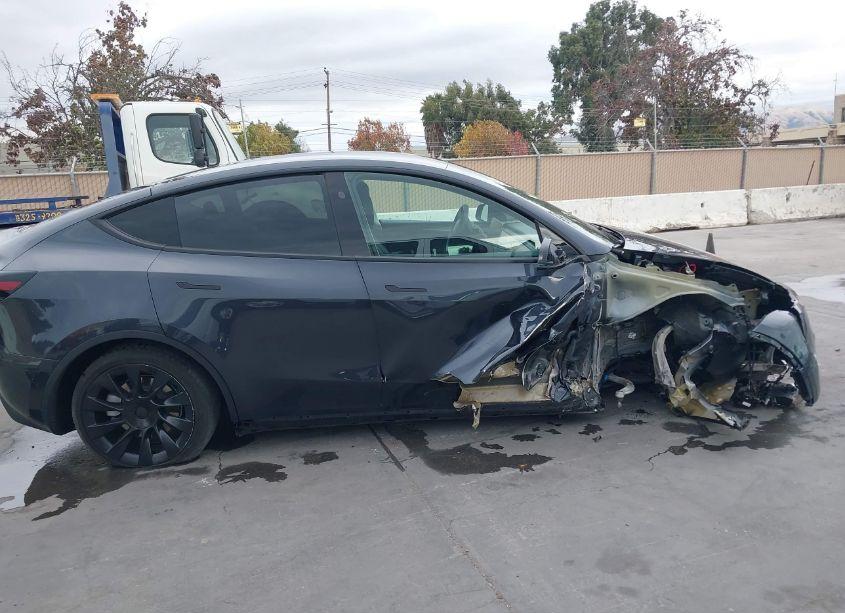 Photo 14 of 2024 Tesla Model Y LONG RANGE DUAL MOTOR ALL-WHEEL DRIVE (VIN 7SAYGDEE6RF025657)