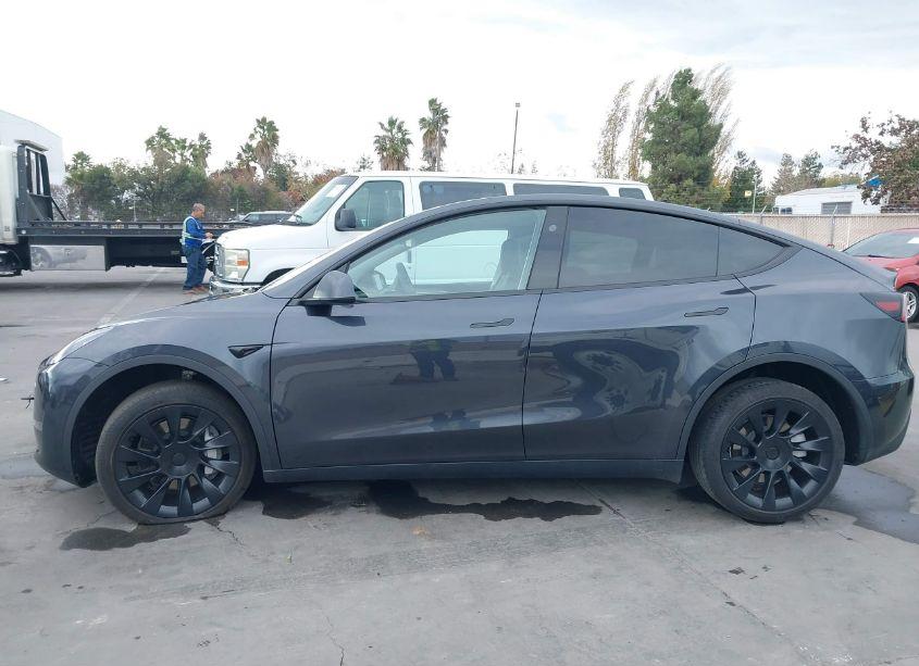 Photo 15 of 2024 Tesla Model Y LONG RANGE DUAL MOTOR ALL-WHEEL DRIVE (VIN 7SAYGDEE6RF025657)