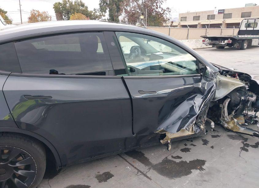 Photo 20 of 2024 Tesla Model Y LONG RANGE DUAL MOTOR ALL-WHEEL DRIVE (VIN 7SAYGDEE6RF025657)