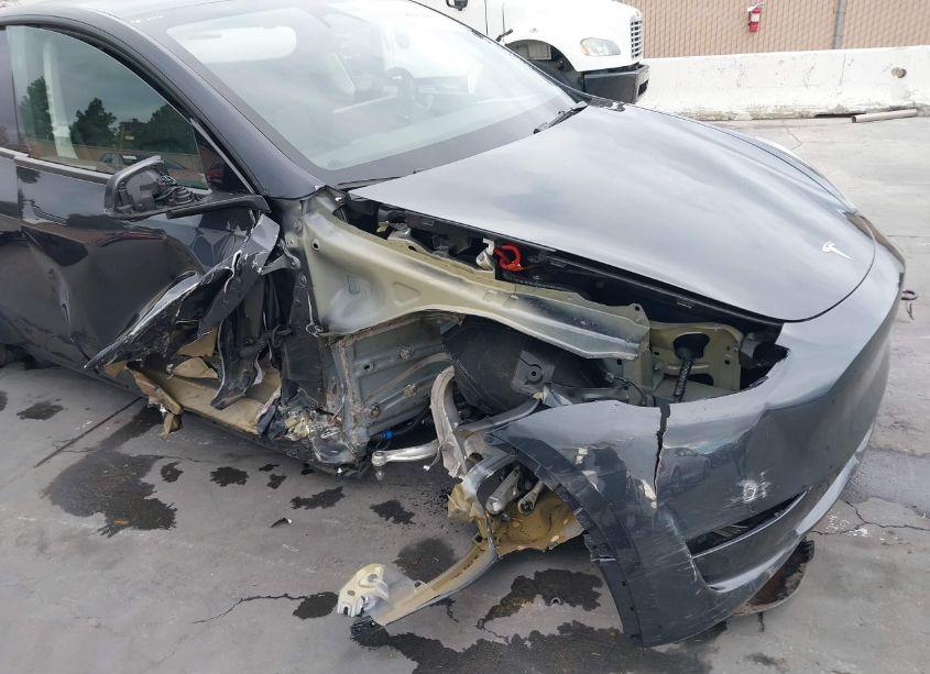 Photo 6 of 2024 Tesla Model Y LONG RANGE DUAL MOTOR ALL-WHEEL DRIVE (VIN 7SAYGDEE6RF025657)