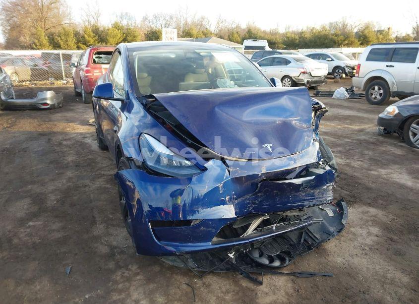 2024 Tesla Model Y LONG RANGE DUAL MOTOR ALL-WHEEL DRIVE (VIN 7SAYGDEE6RF168687) main photo