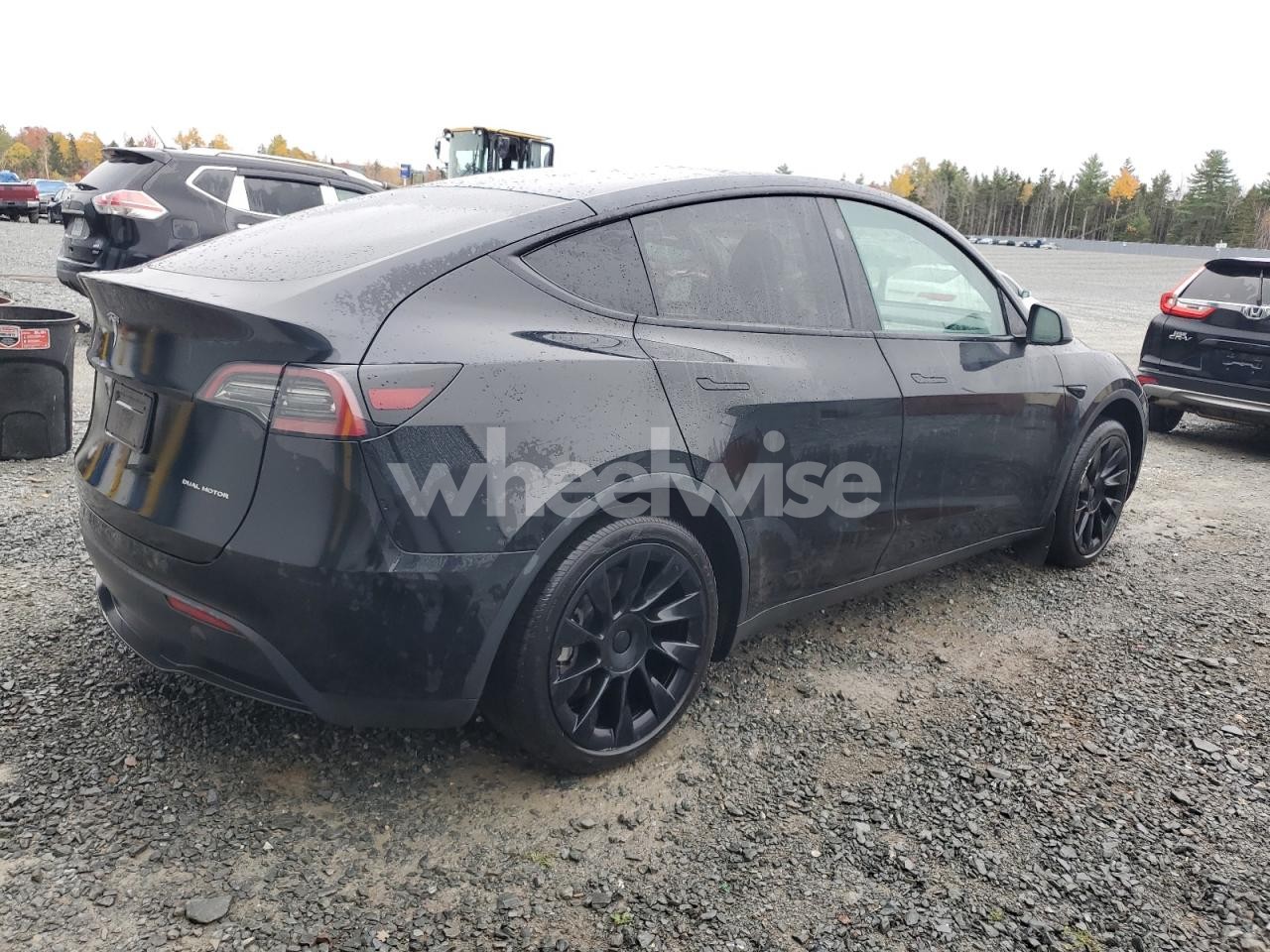 Photo 3 of 2024 TESLA MODEL Y (VIN 7SAYGDEE6RF989661)