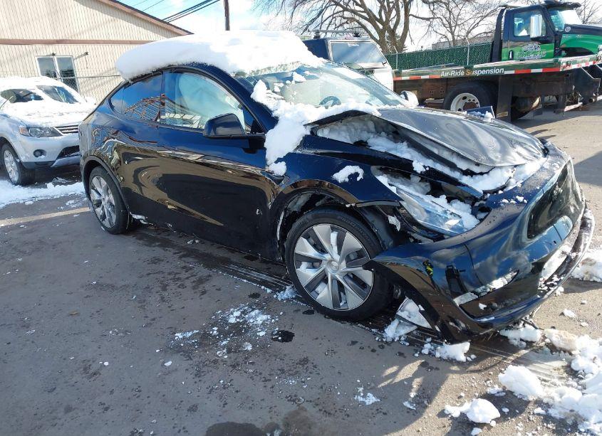 2022 Tesla Model Y LONG RANGE DUAL MOTOR ALL-WHEEL DRIVE (VIN 7SAYGDEE7NA005148) main photo