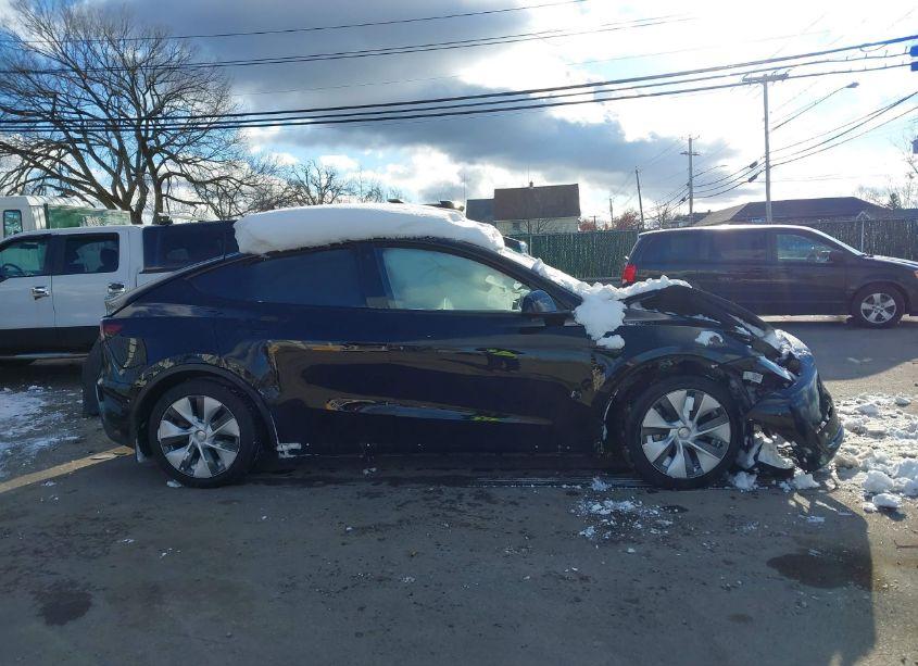 Photo 13 of 2022 Tesla Model Y LONG RANGE DUAL MOTOR ALL-WHEEL DRIVE (VIN 7SAYGDEE7NA005148)