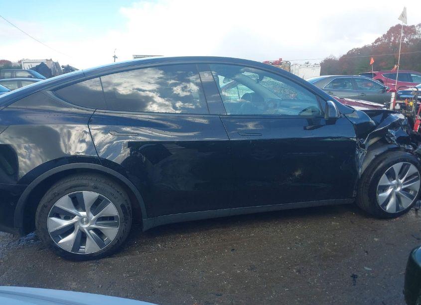 Photo 13 of 2022 Tesla Model Y LONG RANGE DUAL MOTOR ALL-WHEEL DRIVE (VIN 7SAYGDEE7NA008549)