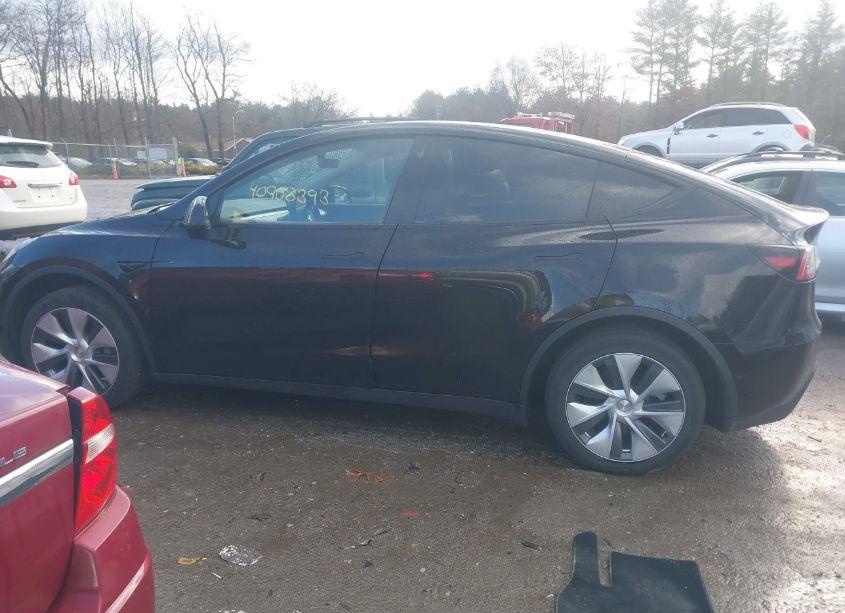 Photo 14 of 2022 Tesla Model Y LONG RANGE DUAL MOTOR ALL-WHEEL DRIVE (VIN 7SAYGDEE7NA008549)
