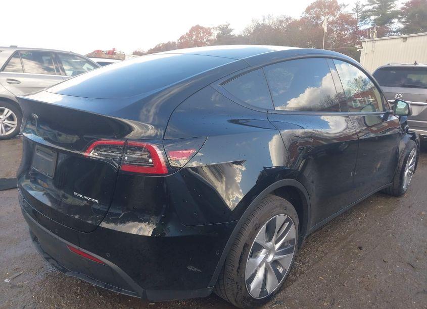 Photo 4 of 2022 Tesla Model Y LONG RANGE DUAL MOTOR ALL-WHEEL DRIVE (VIN 7SAYGDEE7NA008549)