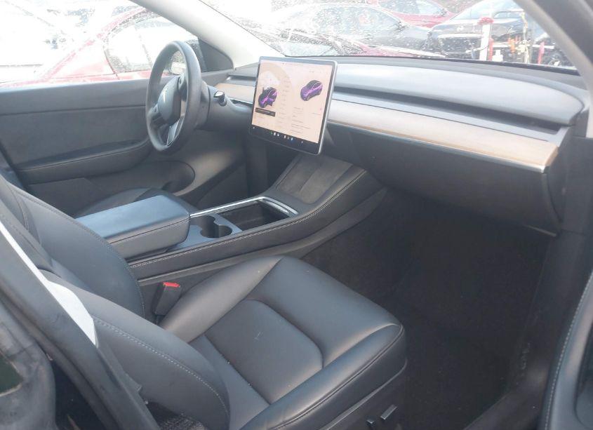 Photo 5 of 2022 Tesla Model Y LONG RANGE DUAL MOTOR ALL-WHEEL DRIVE (VIN 7SAYGDEE7NA008549)