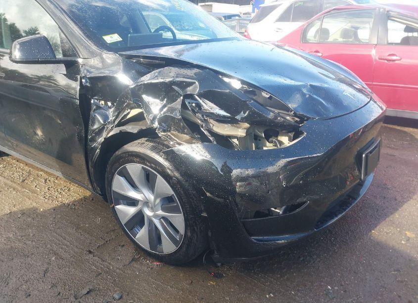 Photo 6 of 2022 Tesla Model Y LONG RANGE DUAL MOTOR ALL-WHEEL DRIVE (VIN 7SAYGDEE7NA008549)