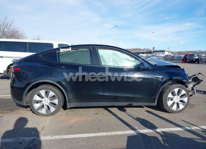 Photo 12 of 2022 Tesla Model Y LONG RANGE DUAL MOTOR ALL-WHEEL DRIVE (VIN 7SAYGDEE7NF369914)