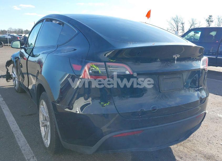 Photo 3 of 2022 Tesla Model Y LONG RANGE DUAL MOTOR ALL-WHEEL DRIVE (VIN 7SAYGDEE7NF369914)