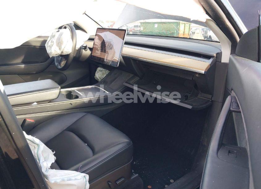 Photo 5 of 2022 Tesla Model Y LONG RANGE DUAL MOTOR ALL-WHEEL DRIVE (VIN 7SAYGDEE7NF369914)